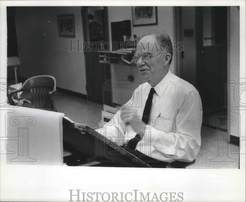 1964 Press Photo Milwaukee Journal employee, Einor Quist - mjb43071-Historic Images