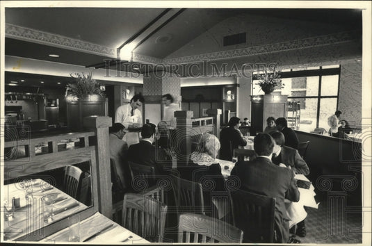 1988 Press Photo Prairie Restaurant design inspired by Frank Lloyd Wright, WI - Historic Images
