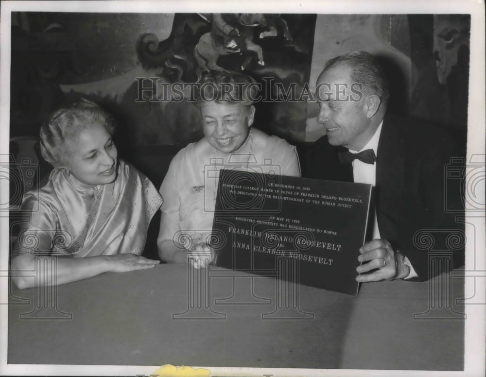 1959 Press Photo Mrs. Eleanor Roosevelt honored at Diamond Jubilee Dinner - Historic Images
