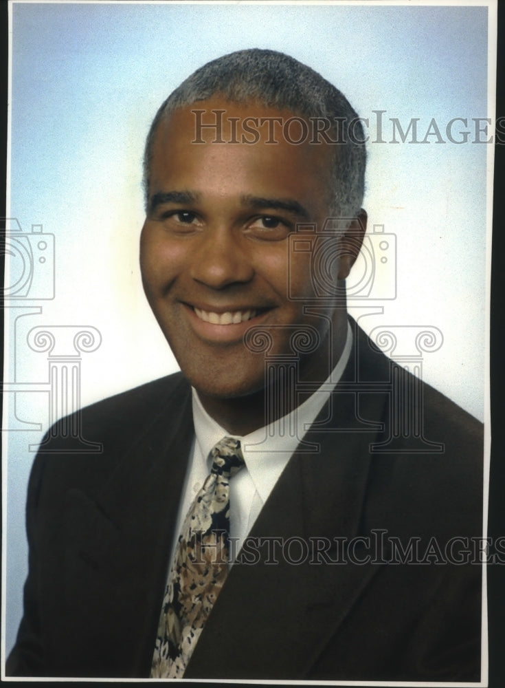 1994 Press Photo Kazell Pugh representing American Family Mutual Insurance Co. - Historic Images