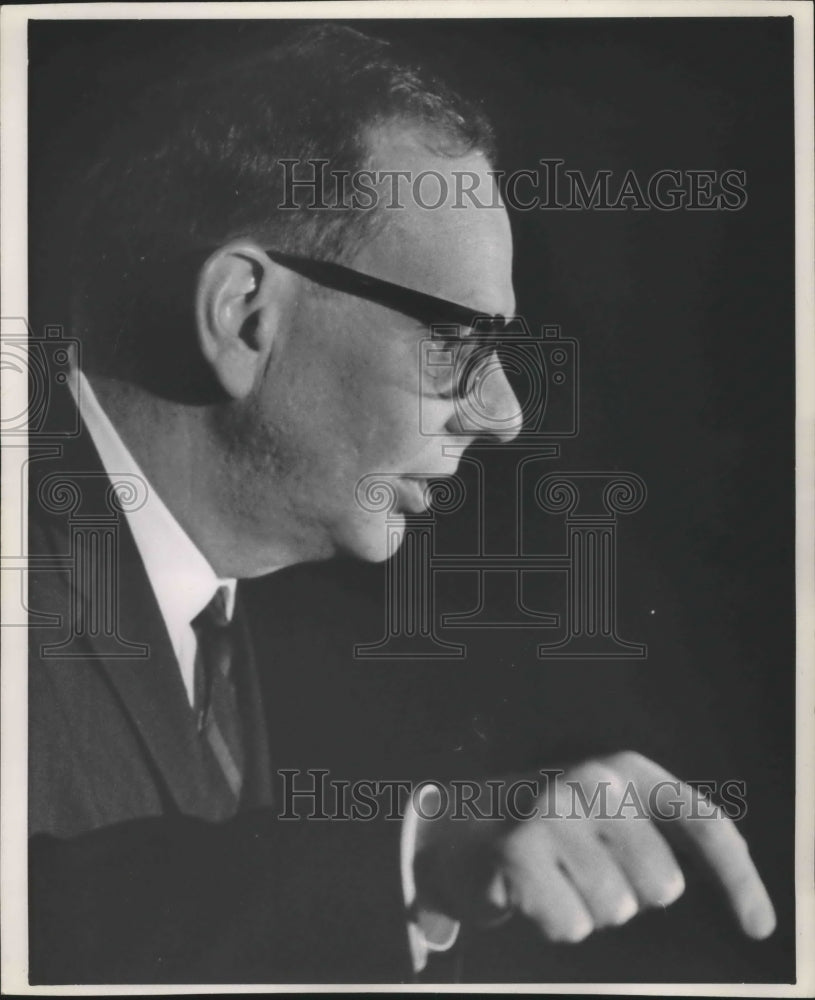 1964 Press Photo Gov. John Reynolds Speaking at a Milwaukee News Conference-Historic Images