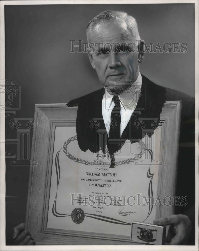 1964 Press Photo Bill Matthel admitted to Helms Athletic Foundation hall of fame - Historic Images