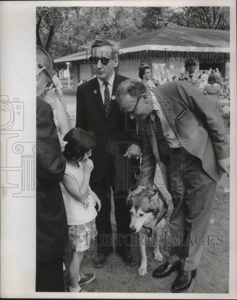 1962 Press Photo Herbert Fitz and Attorney John W. Reynolds with dog - mjb44254-Historic Images