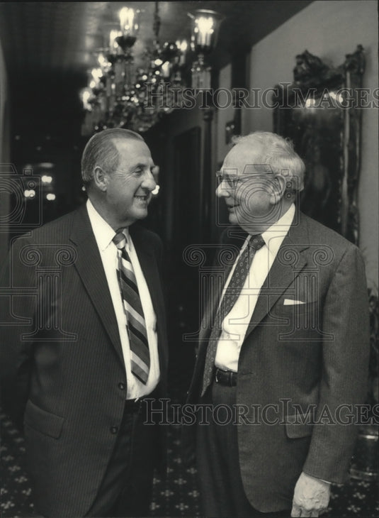 1987 Press Photo Federal Judges Myron L. Gordon (left) and John W. Reynolds chat - Historic Images