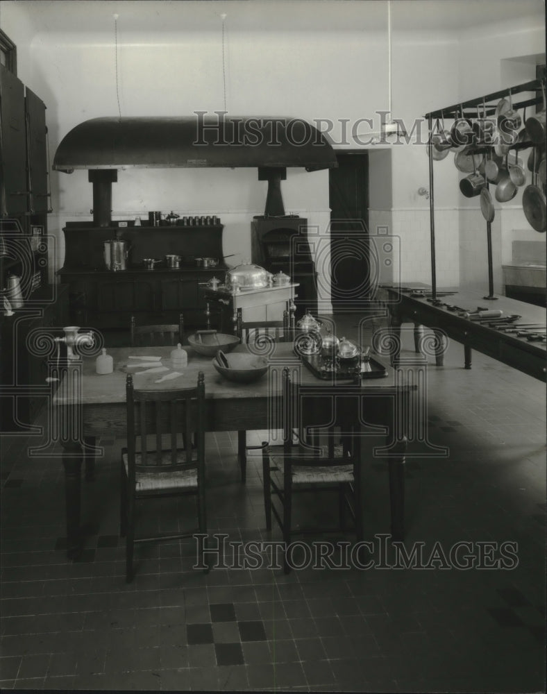 1983 Press Photo The large stove and kitchen of Biltmore house in North Carolina - Historic Images
