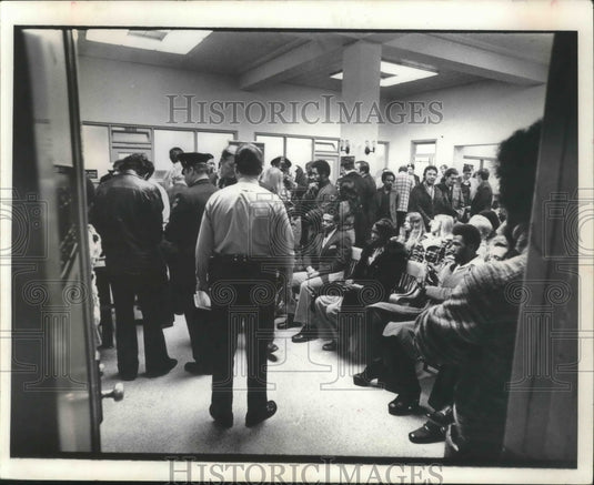 1974 Press Photo Crowded district attorney's office, Milwaukee - mjb44563 - Historic Images