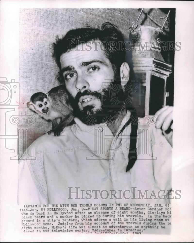 1963 Press Photo Actor Gardner McKay with his new beard and monkey from travels - Historic Images