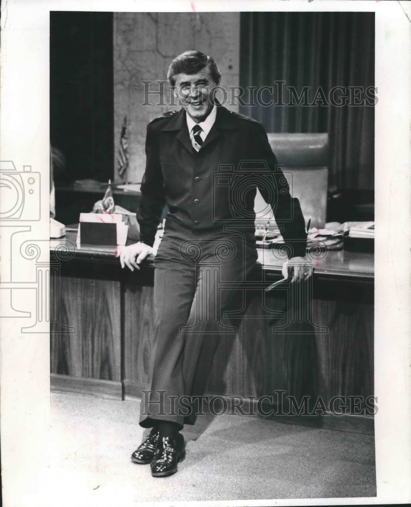 1975 Mayor Henry Maier wearing a navy blue leisure suit at City Hall-Historic Images