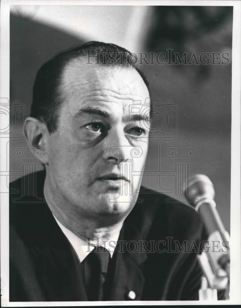 1969 Press Photo U.S. Author William Manchester in London, promoting book - Historic Images