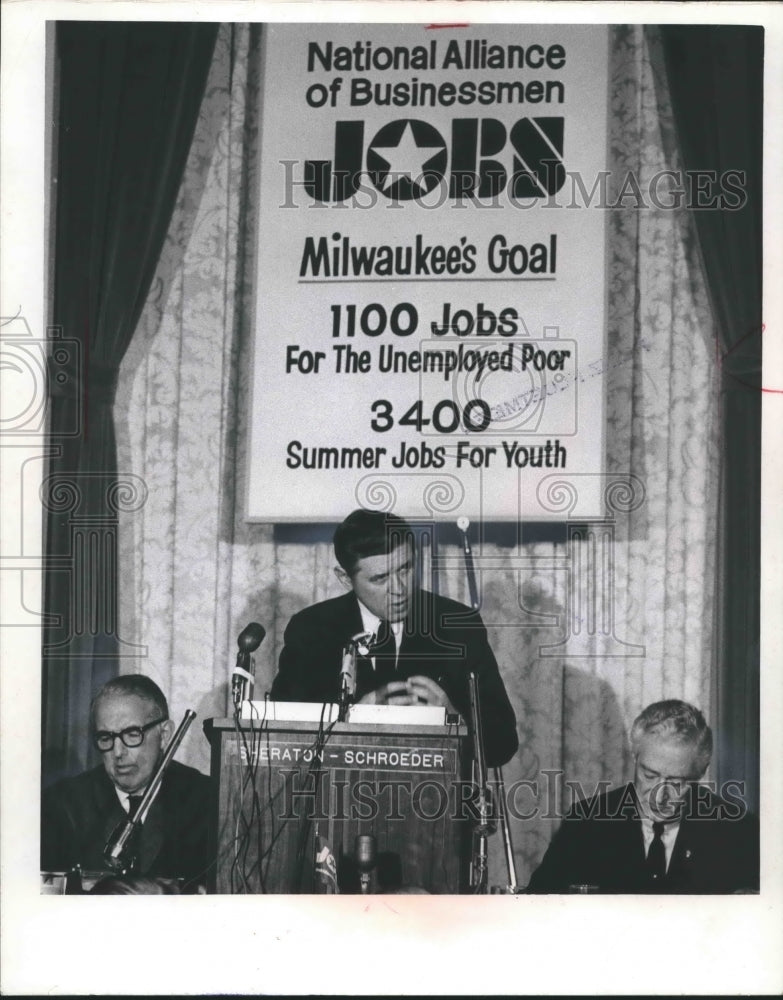 1968 Press Photo Milwaukee Mayor Maier speaks at National Alliance of Businessme - Historic Images