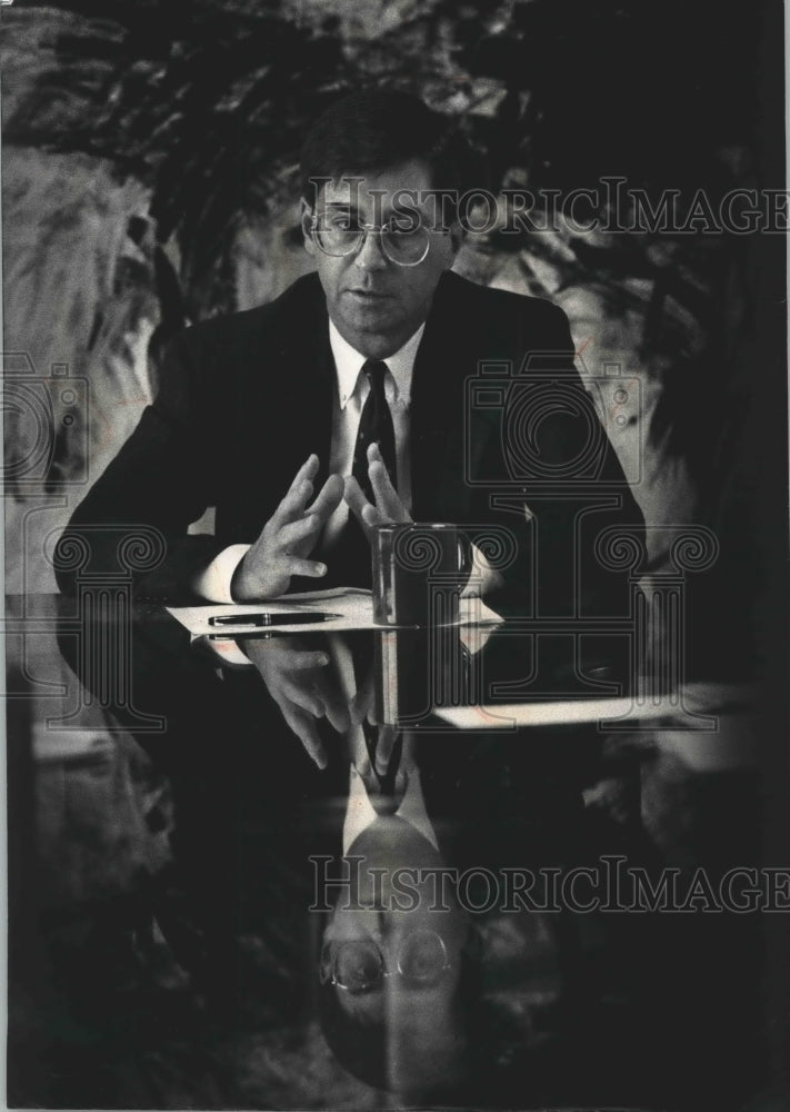 1991 Press Photo Robert H. Milbourne, executive director of the GMC - mjb44863 - Historic Images