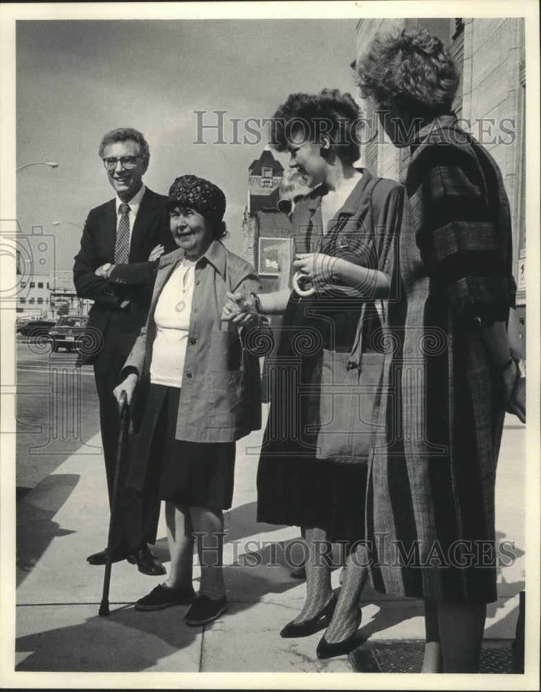 1985 Press Photo Retired Milwaukee Journal Columnist Jone Quimby Griggs - Historic Images