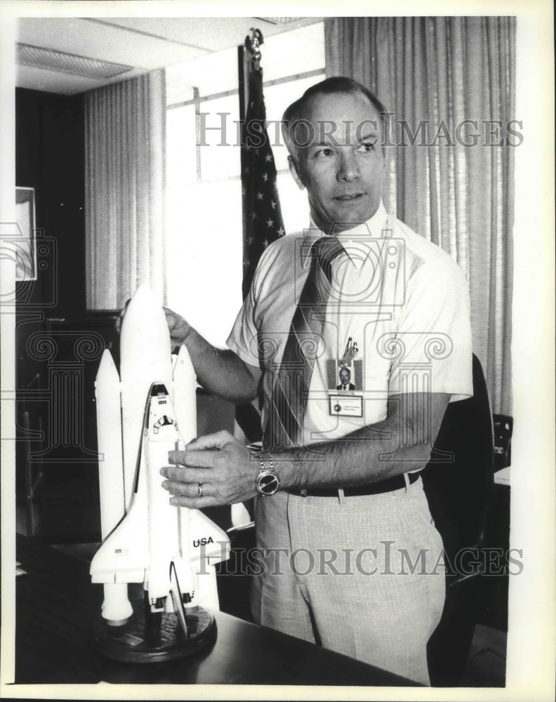 1982 Gerald Griffin, NASA Flight Director, shows NASA space rocket-Historic Images