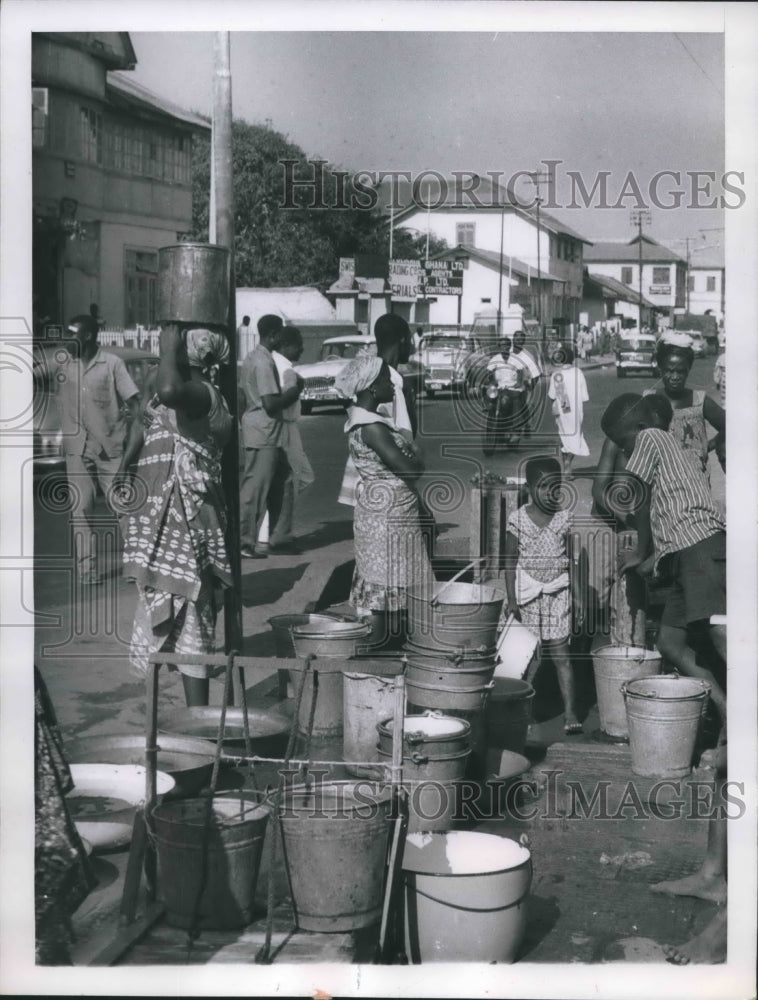 1962 Press Photo A communal water tap in downtown, Accra, Ghana, Africa.-Historic Images