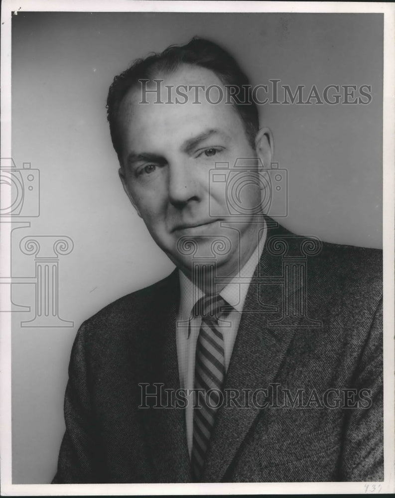 1971 Press Photo Director of staff at Miller Brewing Company, Clement G. Meyn. - Historic Images