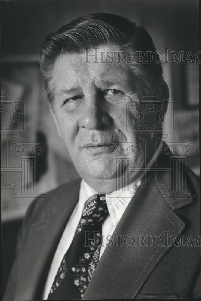 1979 Press Photo Rudolph Mikulich, Ironwood City Commission Manager, Michigan - Historic Images
