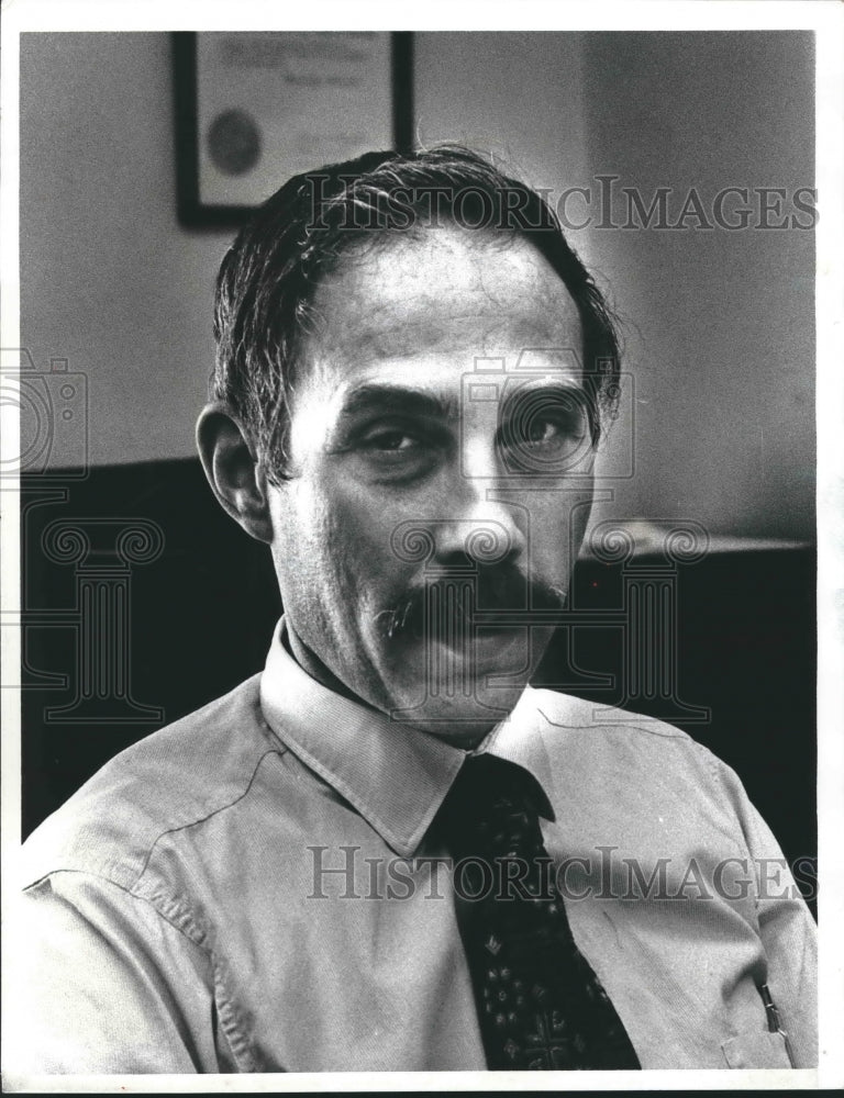 1976 Press Photo Assistant Attorney General Daniel Milan, Milwaukee - Historic Images