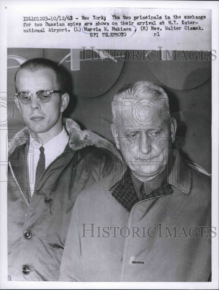 1962 Press Photo Marvin Makinen and Rev. Walter Cissek arrive in New York - Historic Images