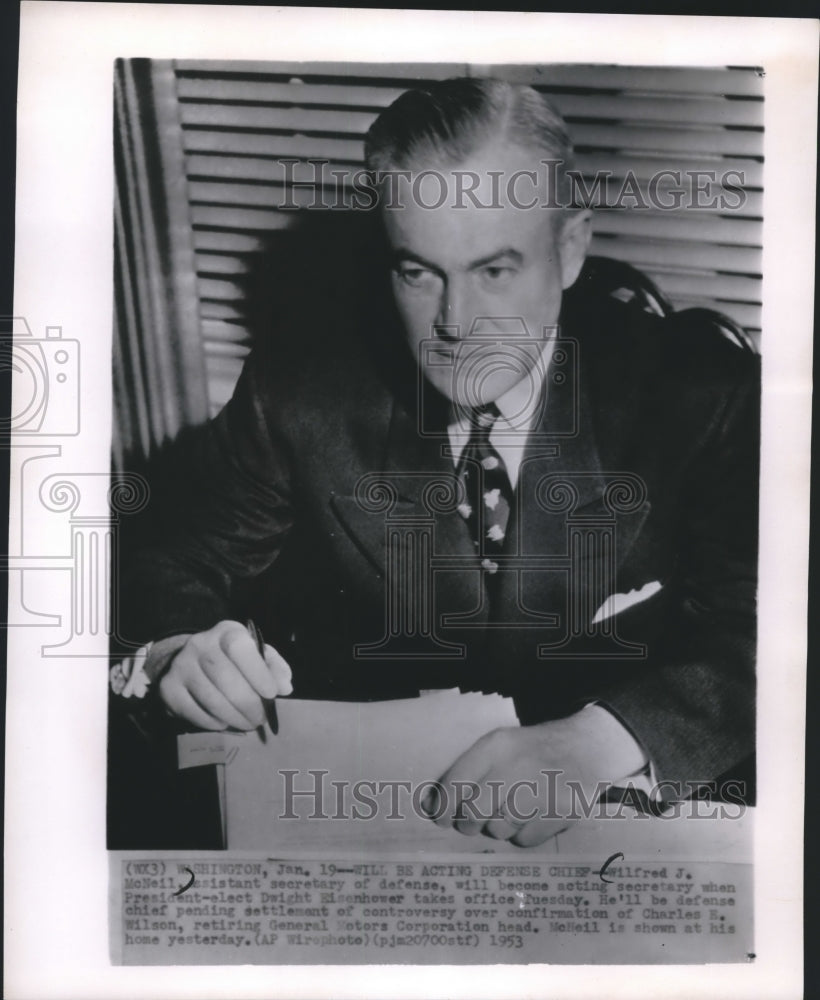 1953 Press Photo Wilfred J. McNeil , Acting Secretary of Defense - mjb45134-Historic Images