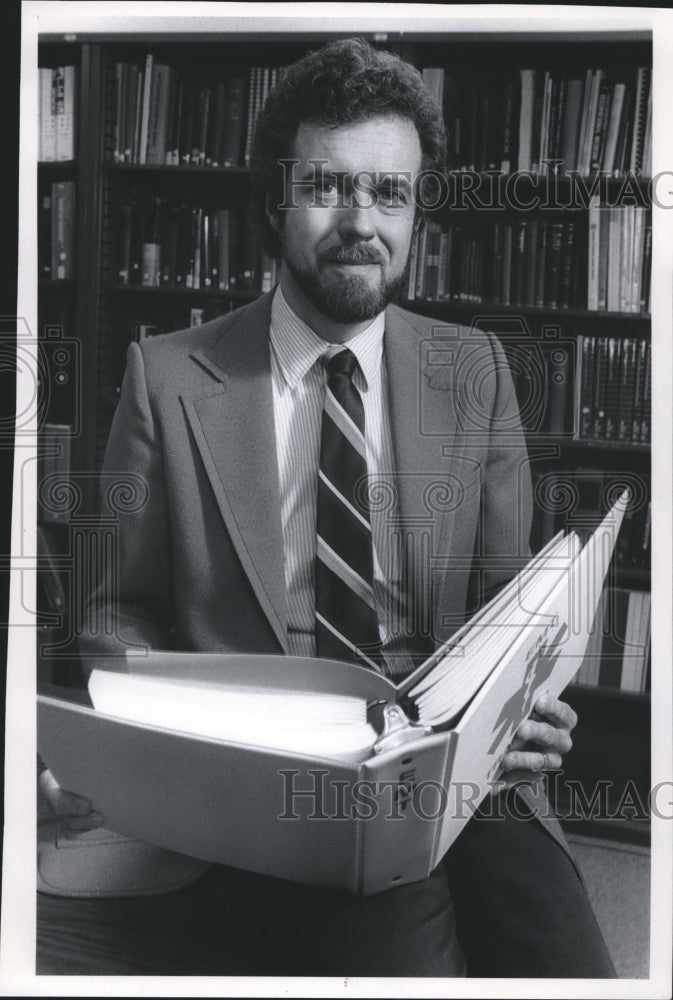 1989 Press Photo Health and Social Services Chief Michael French of Wisconsin - Historic Images