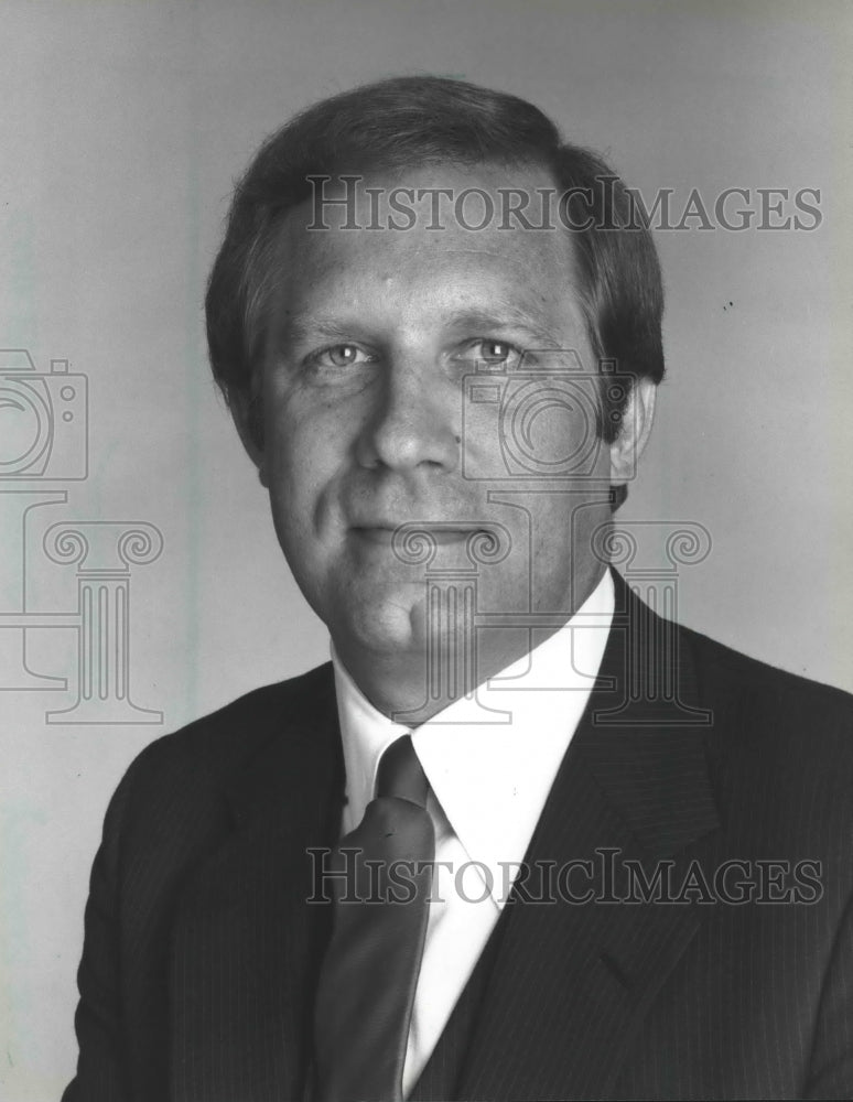 1987 Press Photo Curtis C. Gielow, Senior. VP American Medical Buildings, Inc. - Historic Images