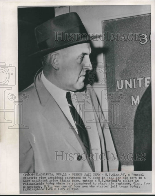 1961 Press Photo W.S. Ginn surrendered to U.S. Marshall's office in Philadelphia - Historic Images
