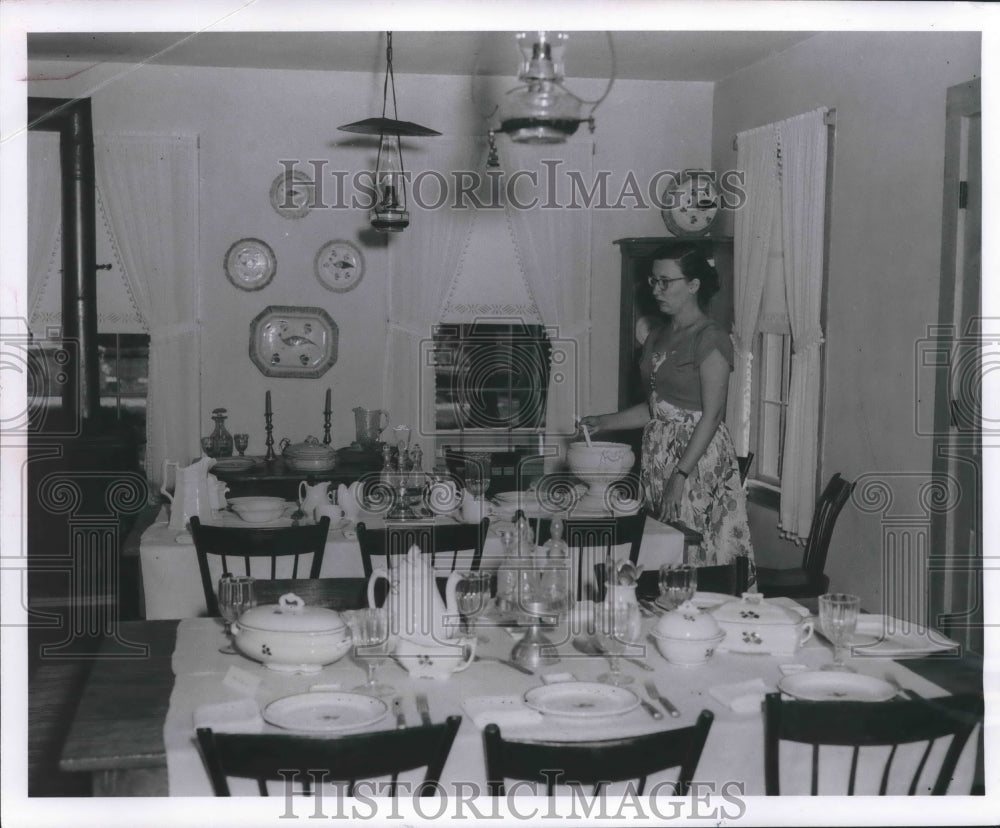 1955 Press Photo Old Dining room in Greenbush where Betsy Wade served wayfarers - Historic Images