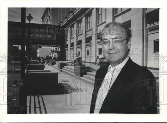 1985 Press Photo Thomas G. Grimes chairman of Gimbel's Midwest Incorporated. - Historic Images