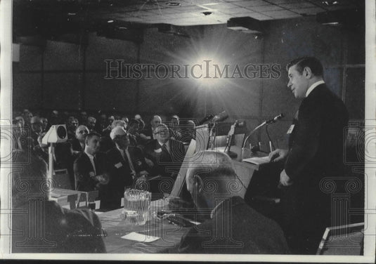 1969 Press Photo Milwaukee Mayor Maier addresses legislators about city problems - Historic Images