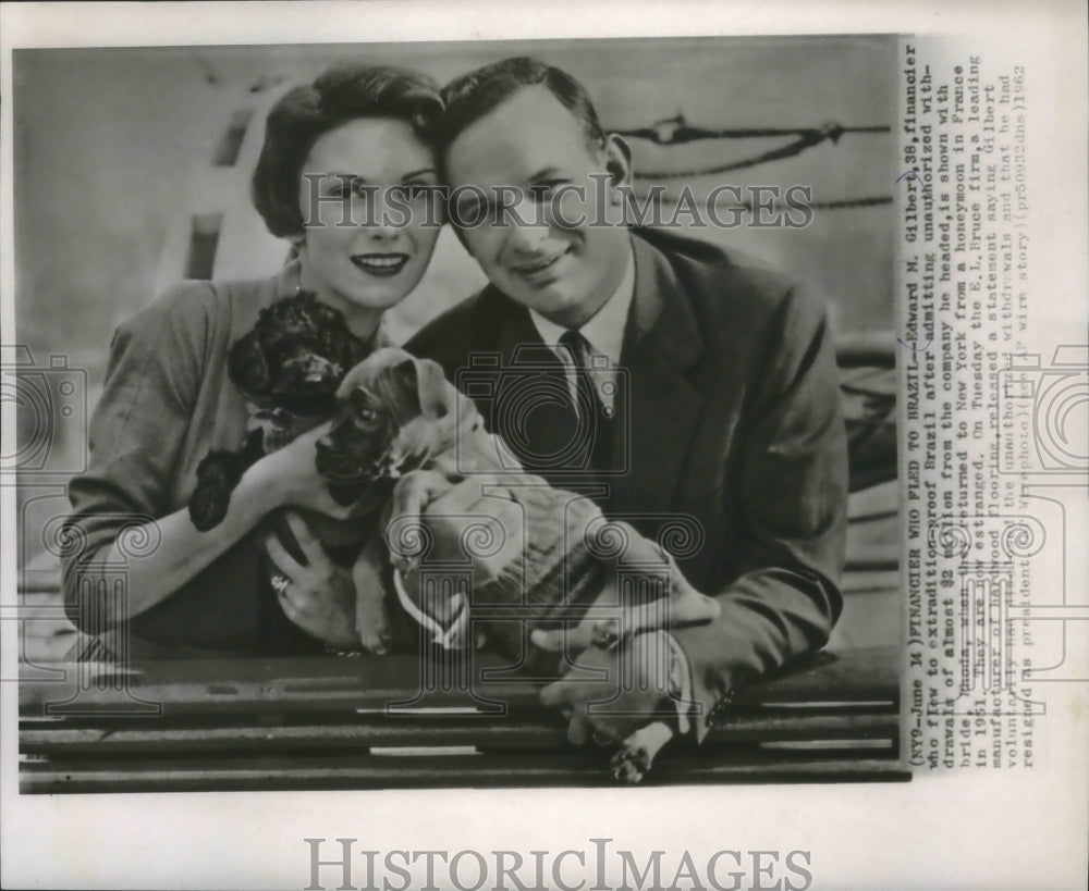 1962 Press Photo Financier Edward M. Gilbert with bride, Rhoda arriving in NY - Historic Images