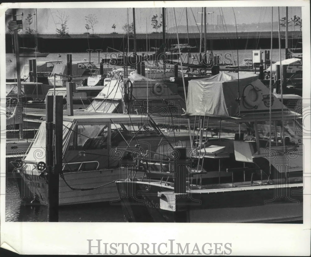1977 Press Photo Copious fishing gear on boats at Milwaukee&#39;s McKinley marina-Historic Images