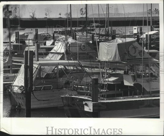 1977 Press Photo Copious fishing gear on boats at Milwaukee's McKinley marina-Historic Images