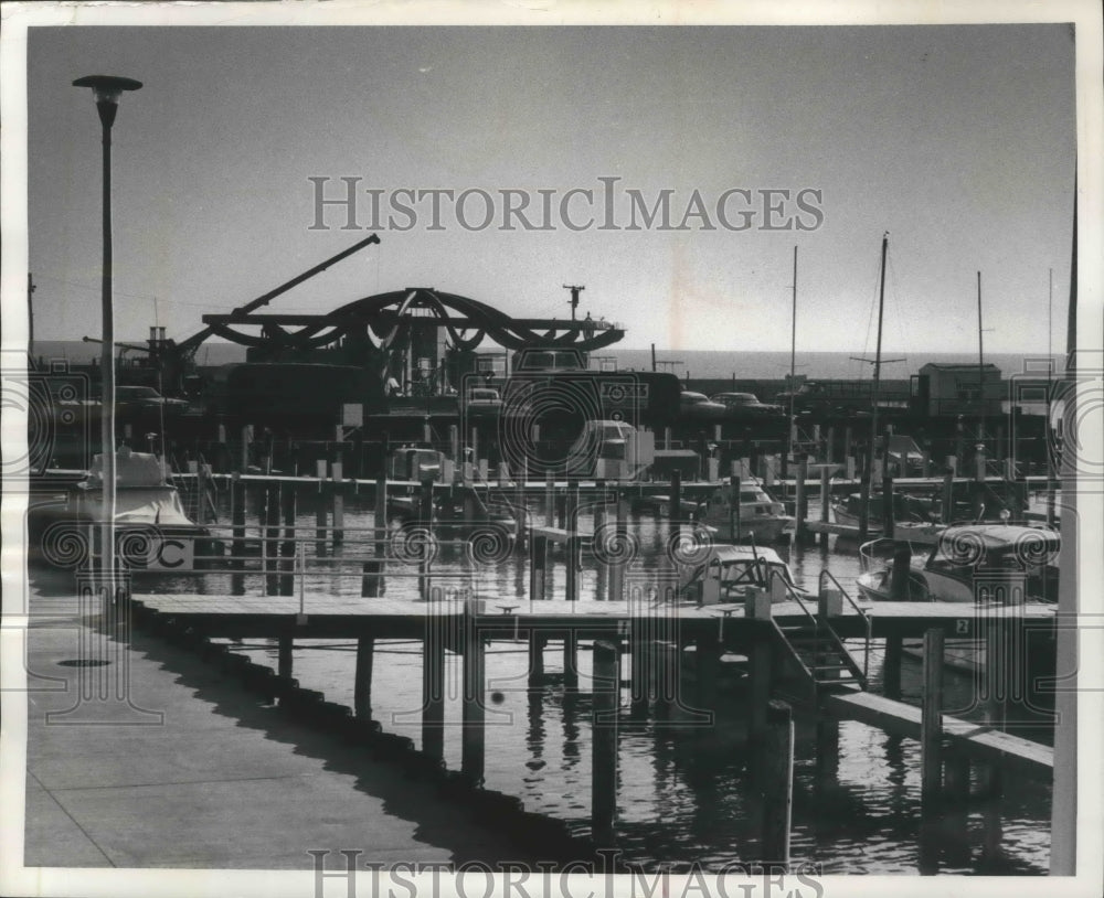 1965 Press Photo Construction on service building at McKinley Marina, Milwaukee-Historic Images