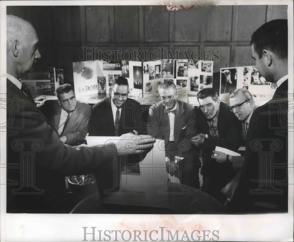 1968 Press Photo Judges in the News Picture of Year competition, Wisconsin - Historic Images