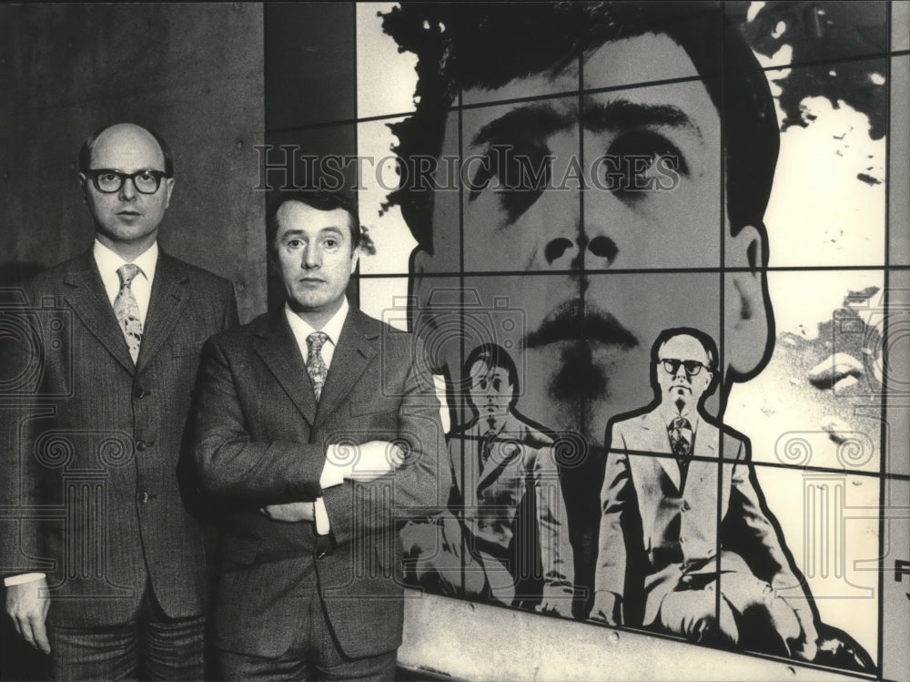 1985 Press Photo Gilbert and George present photo piece &quot;Frozen Youth&quot; - Historic Images