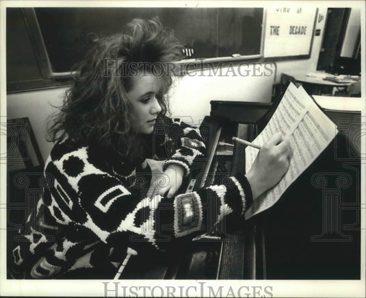 1990 Press Photo Elizabeth Greggory from Wisconsin, chosen for national choir - Historic Images