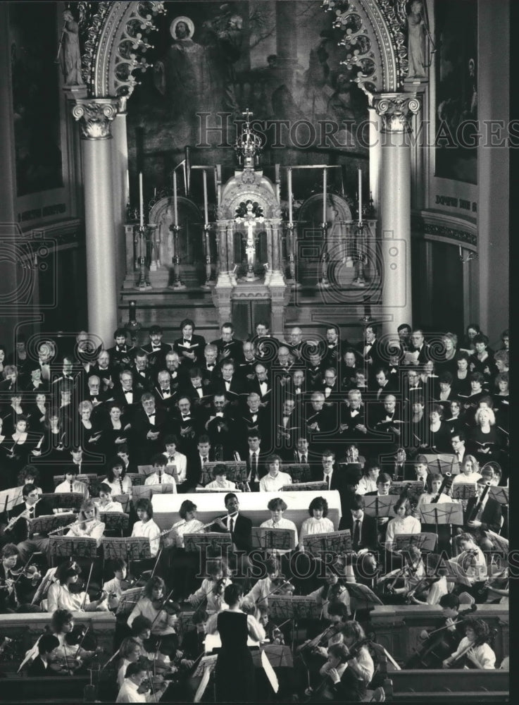 1987 Press Photo Margery Deutsch Conducting Milwaukee Youth Symphony Orchestra - Historic Images