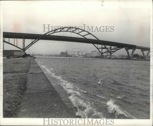 1973 Press Photo Milwaukee's Harbor Bridge. - mjb46144 - Historic Images