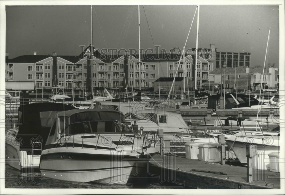 1991 Press Photo Boats in the water at Racine&#39;s marina - mjb46159 - Historic Images