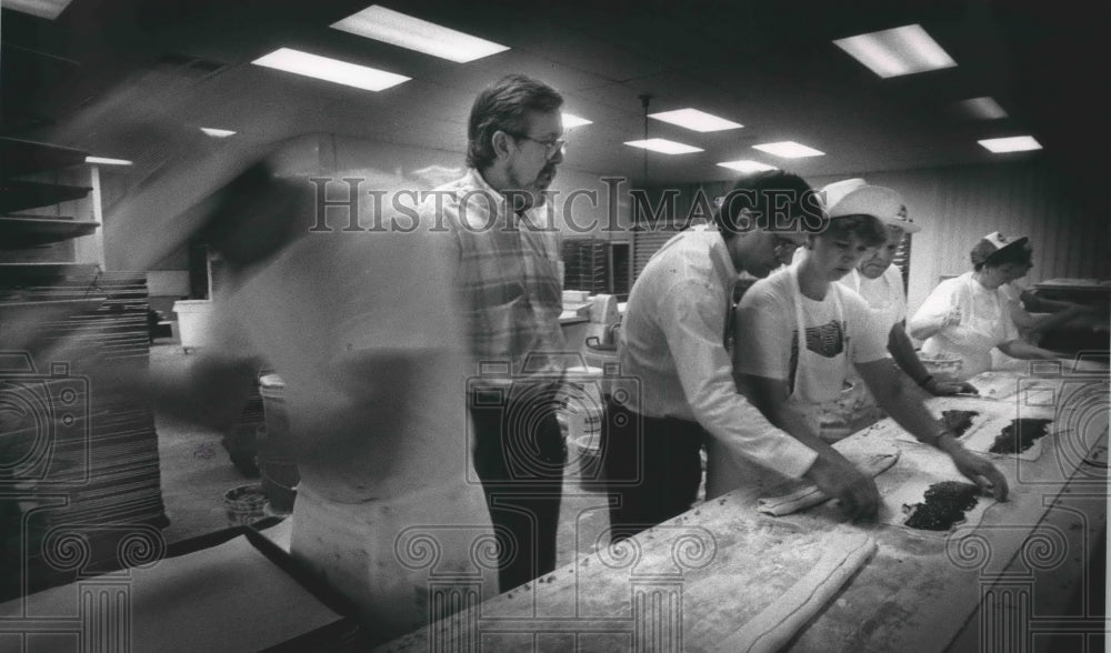 1991 Press Photo John Houliham and Mike Heyer of Racine Danish Kringle Co. - Historic Images