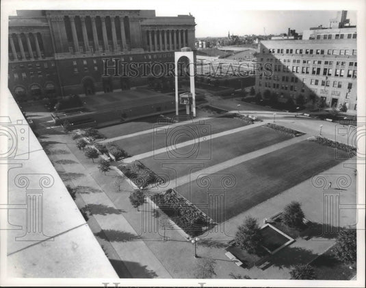 1974 Press Photo A Clock tower in an open plaza in Milwaukee - mjb46401 - Historic Images