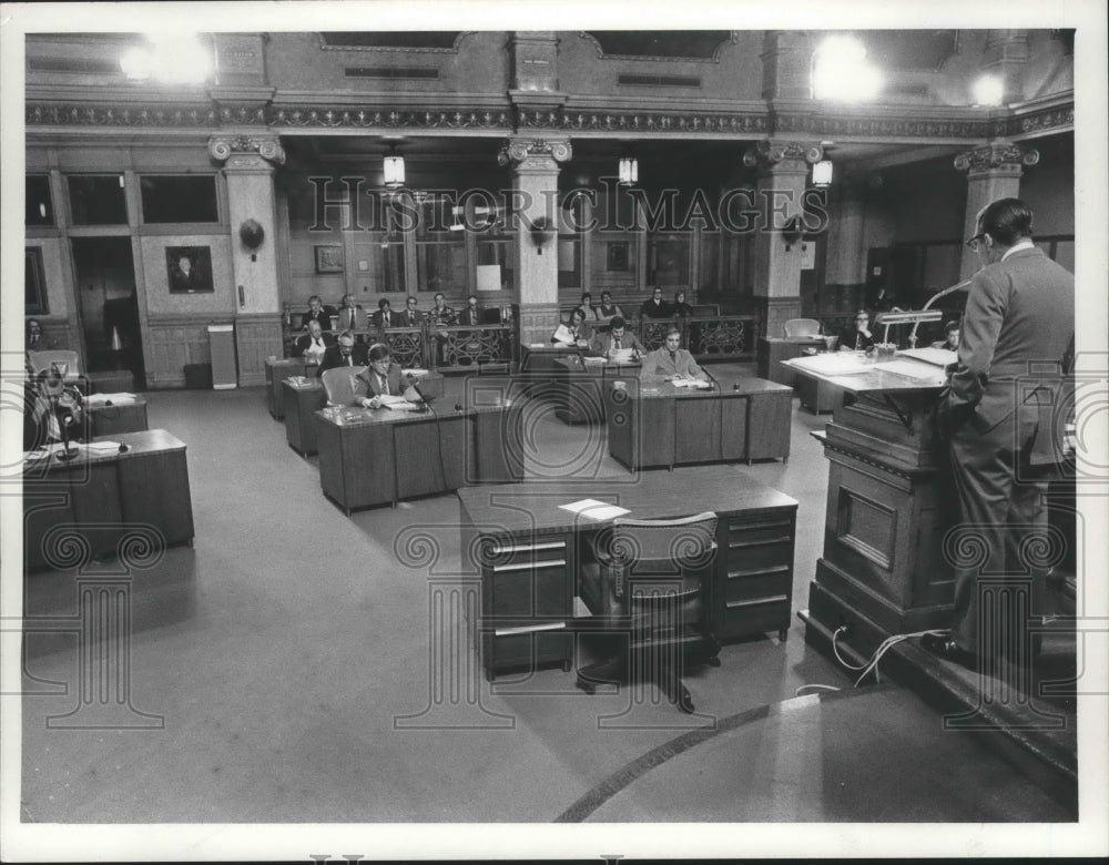 1974 Press Photo Proceedings in Milwaukee&#39;s City Hall Interior - mjb46404 - Historic Images