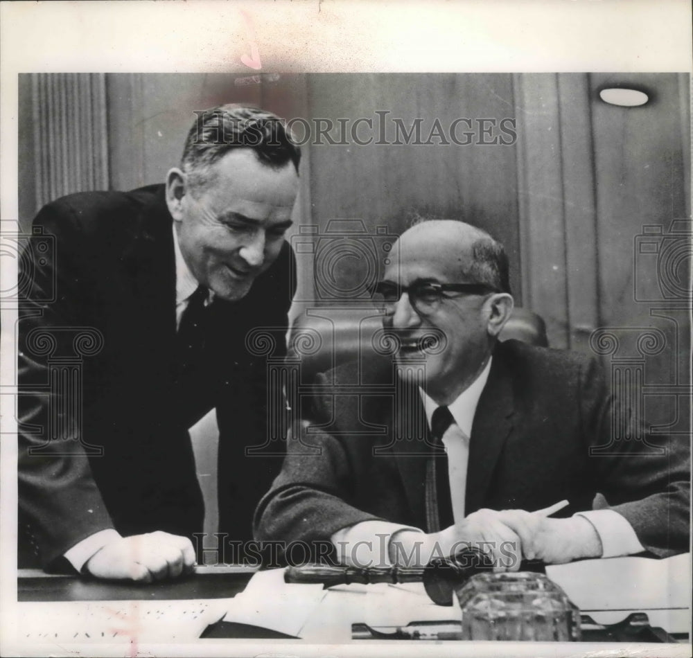 1964 Press Photo David Rabinovitz congratulated by Nathan Heffernan, WI - Historic Images