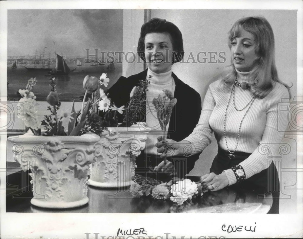 1974 Press Photo Mrs. Miller And Mrs. Covelli With Flowers For Corinthian Ball - Historic Images