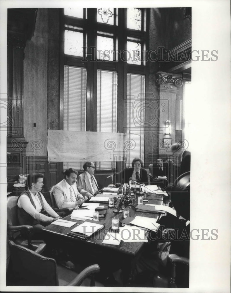 1978 Press Photo Harbor Commission meeting with Richard Weening , Milwaukee. - Historic Images