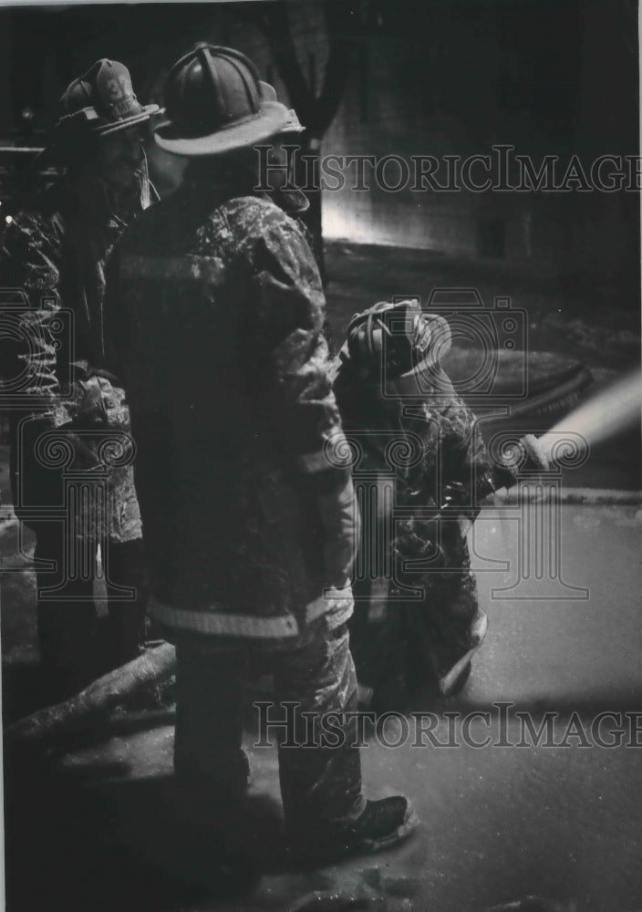 1987 Press Photo Milwaukee Fire Department members - mjb46706 - Historic Images