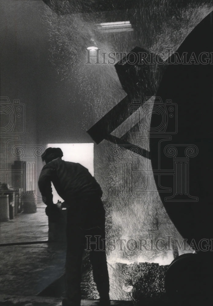 1964 Press Photo Scrap brass enters furnace at Milwaukee Smelting and Refining-Historic Images