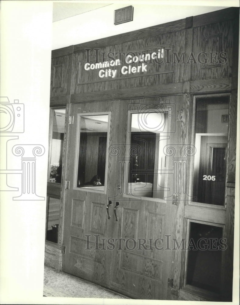 1982 Press Photo City Clerk office in Milwaukee City hall - mjb46728 - Historic Images