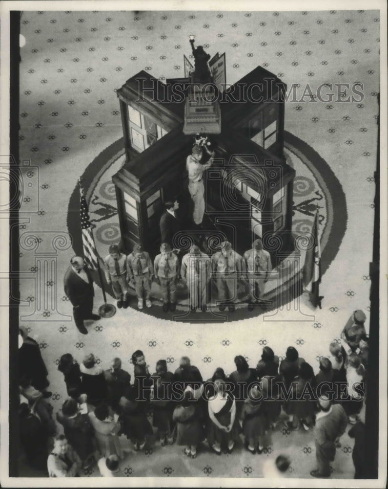 1958 Press Photo Patriotic ceremony at Milwaukee City Hall - mjb46733 - Historic Images
