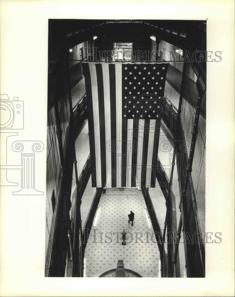 1982 Press Photo Inside the Milwaukee City Hall - Historic Images